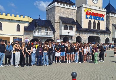 Wycieczka szkolna Energylandia – Kraków – Ojcowski Park Narodowy 🚍🚶🚶